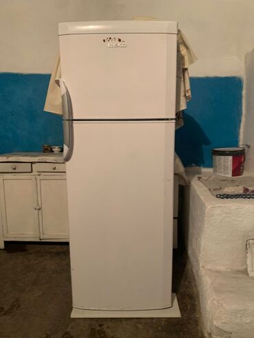 витринный холодильник: Холодильник Beko, Б/у, Двухкамерный, De frost (капельный)