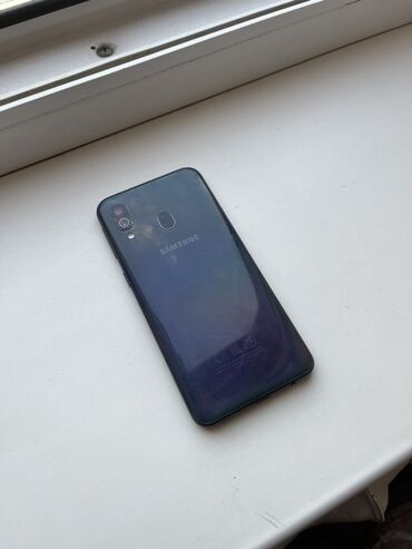 блекберри телефон цена: Samsung Galaxy A40, Колдонулган, 64 ГБ, түсү - Кара, 2 SIM