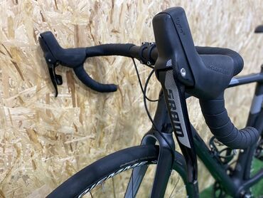 İdman velosipedləri: Karbon yol/gravl velosipedi Texniki xüsusiyyətlər: - Karbon monokok — 6