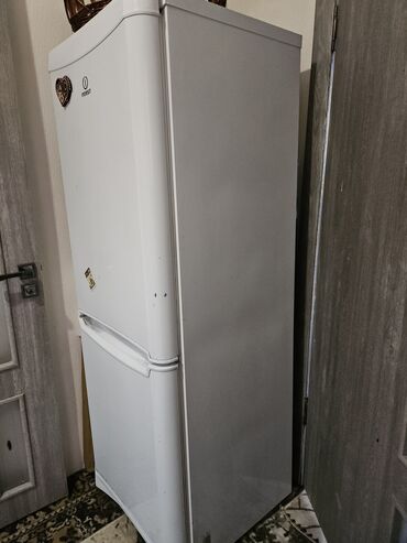 холодильник агрегат: Холодильник Indesit, Б/у, Двухкамерный, De frost (капельный), 60 * 165 * 60