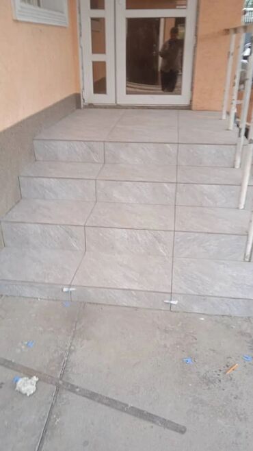 Укладка плитки: Резка плитки, Гидроизоляционные работы, Укладка плитки на откосы, окна, двери | Керамическая плитка, Керамогранитая плитка, Мозаичная плитка | Диагональная укладка, Горизонтальная укладка, Раскладка в разбежку Больше 6 лет опыта — 20