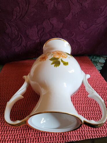 Ostali kućni dekor: Vaza nova 70te Zajecar porcelan. Vaza visina. 21cm — 9
