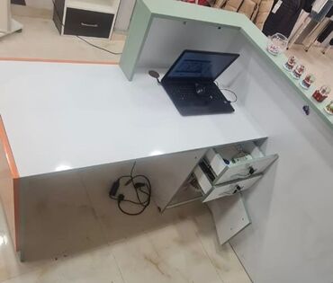Ofis masaları: Kassa masasi 200₼ satilir .Unvan Azadliq kod1_804&Rumi