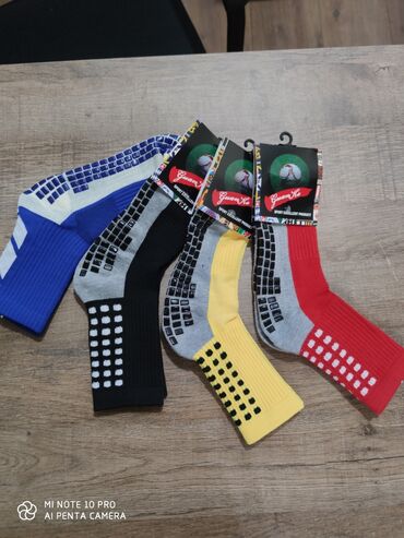 Носки и белье: Спортивные носки,с силиконовой подошвой.Размер стандарт на 38-42