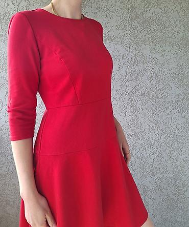 pheromone parfemi: Skupocena crvena haljina brenda Ann Taylor. Model je strukiran sa — 2