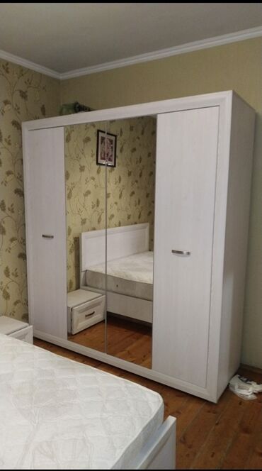 большой офисный стол: Спальный гарнитур в светлом (белёный дуб) цвете Состав комплекта: -
