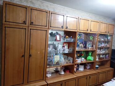 даром кровать: Продаю стенку, гостиную. Отдам за 1000 сом. Самовывоз с 11 мкр