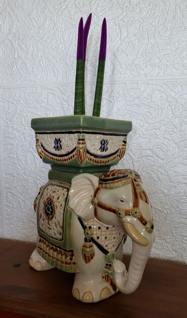 Ostali kućni dekor: Slon nov,rucni rad ukras,stalak,saksija. 70te. Slon veci,perfektan — 2
