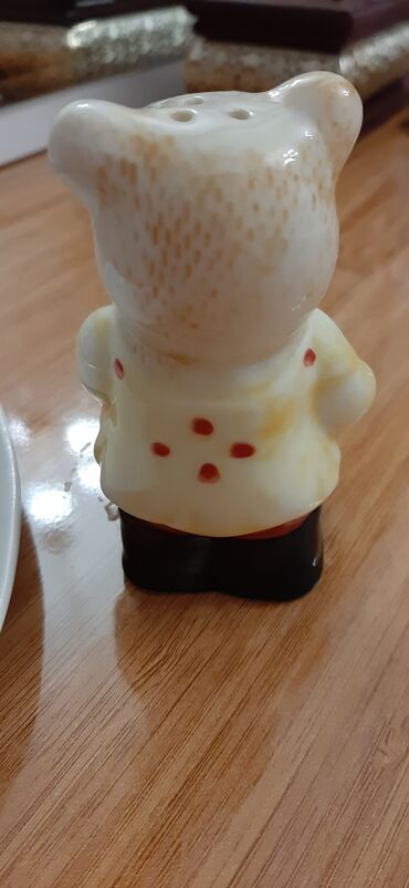 Ev üçün digər mallar: Ağ rəngdə, oval formalı, üzərində kiçik naxışlar olan boşqab — 6