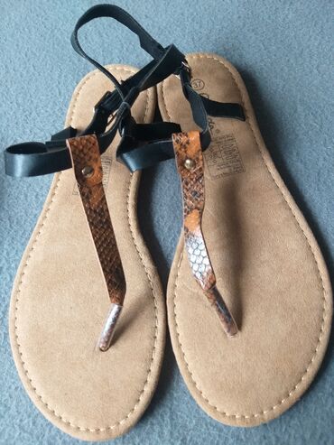 duks sa naocarima: Sandals, 37