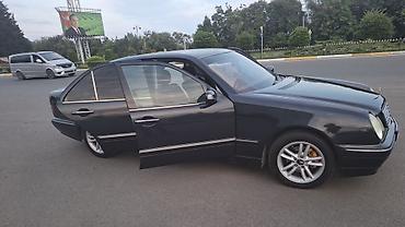 sarı ford transit: Mercedes‑Benz E‑Class (W210) sedan - Korpus: qara rəng, 4 qapı, xrom — 5