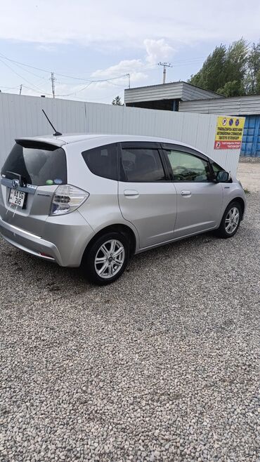 домкрат для машины: Honda Fit: 2012 г., 1.3 л, Автомат, Гибрид, Седан