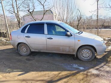 УАЗ: Model: Sedan, gümüşü rəng Kuzov: 4 qapı, kompakt ölçü, aerodinamik