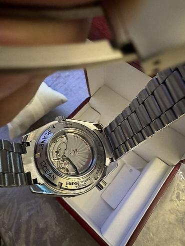 saat masaustu: Omega Seamaster Professional Planet Ocean saatı - Korpus və qolbaq — 3