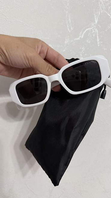 аксессуар: Солнцезащитные очки Prada - Модель: прямоугольная, геометричная — 1
