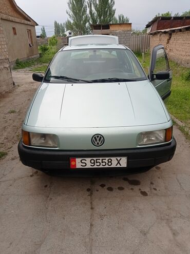 Транспорт: Volkswagen Passat: 1993 г., 1.8 л, Механика, Бензин, Седан