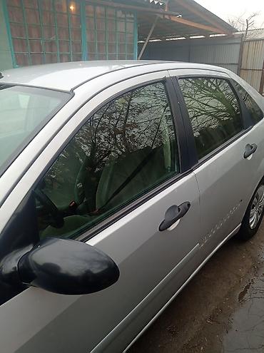 Ford: Ford Focus: 2000 г., 2 л, Автомат, Бензин, Седан — 7