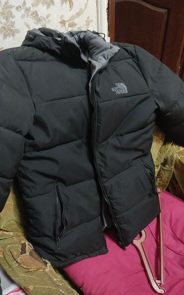 1 gune 1 kilo ariqlamaq: The North Face kişi puffa qış gödəkçəsi - Rəng: qara, iç hissə boz -