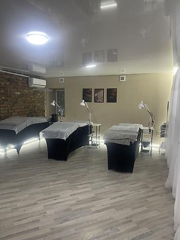 парикмахерская аренда: 📍 Золотой квадрат, район площади Адрес: Токтогула, 98 Сдаются рабочие — 1