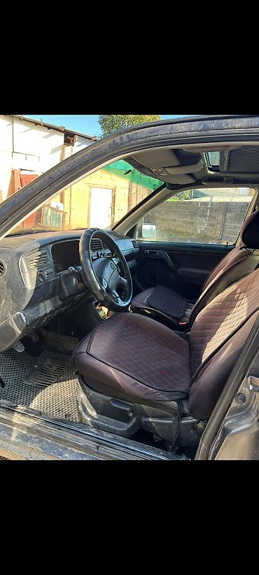 Volkswagen Vento: 1995 г., 1.8 л, Механика, Бензин, Седан at lalafo.kg Volkswagen Vento: 1995 г., 1.8 л, Механика, Бензин, Седан