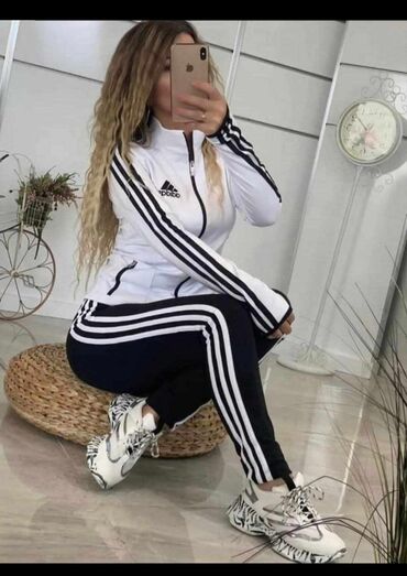 pepeljasto crna boja kose: Adidas