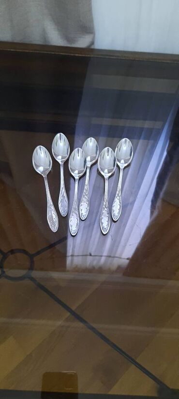 Süfrə ləvazimat dəstləri: Советского времени .Ножи нержавейка 10м .Ножи мельхиор 30м .Ложки — 5