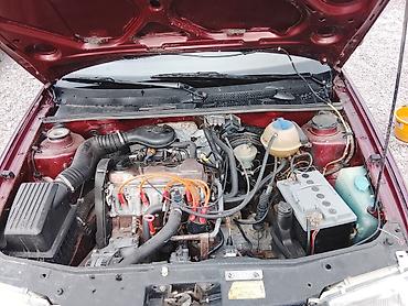 купить венто: Volkswagen Vento: 1992 г., 1.8 л, Механика, Бензин, Седан — 3
