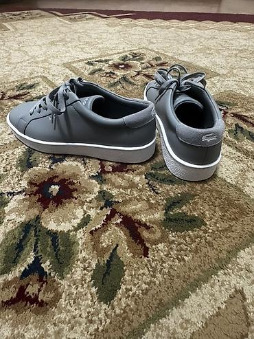 черное пальто с капюшоном: Мужские кроссовки, 44, Lacoste, Новый, цвет - Серый — 3