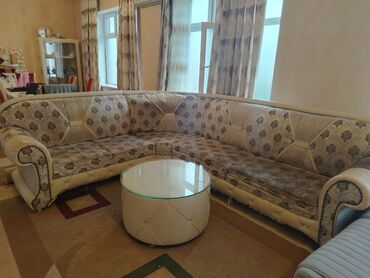 Divanlar: Künc divan, İşlənmiş, Açılmayan, Bazasız, Parça, Çatdırılma yoxdur