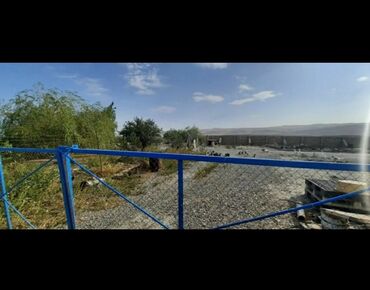 Kommersiya daşınmaz əmlakının satışı: Obyekt ofis satılır.1 hektar daş hasarlı sahəsi var.Tikili sahə — 8