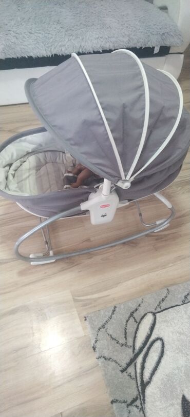 stalaza za alat: Kolevka za bebe, kao nova, vibrira i ima par melodija at lalafo.rs stalaza za alat: Kolevka za bebe, kao nova, vibrira i ima par melodija