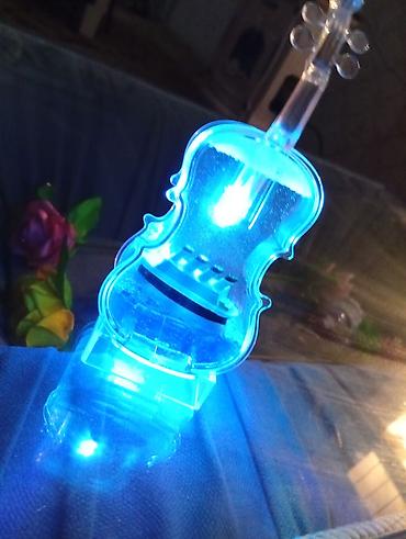 часы для дома: LED işıqlı skripka formalı dekor - Parlaq mavi LED işıqlandırma — 1