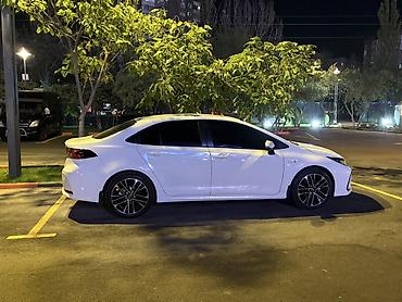 салон гольф3: Toyota Corolla: 2023 г., 1.8 л, Автомат, Бензин, Седан — 6