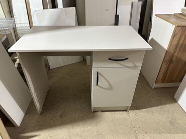 Офисные столы: Офисный стол, Новый, Нерегулируемый, цвет - Белый, ЛДСП, Самовывоз, Платная доставка — 7
