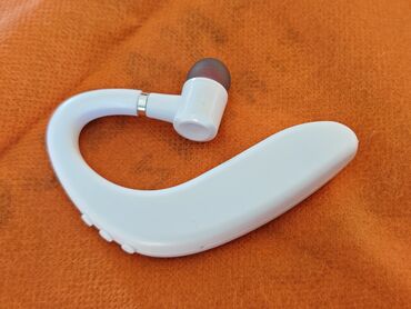 Slušalice: Prodajem bežičnie Bluetooth slušalice sa kućištima. 1) Bela TWS — 14