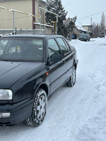 Volkswagen: Volkswagen Vento: 1995 г., 1.8 л, Механика, Бензин, Седан