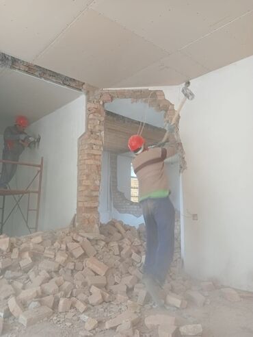 Демонтажные работы: Снос стен, Разбор полов, Снятие потолков | Гипсокартонная стена, Снос перегородки, Снятие старой штукатурки | Зачистка от старых обоев, Сбивка старой штукатурки, Снятие извести | Демонтаж ламината, Демонтаж паркета, Демонтаж линолеума | Крыша из шифера, Металлочерепичная кровля, Мягкая кровля Больше 6 лет опыта — 10