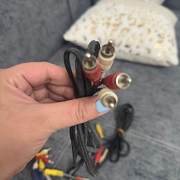 Audio və video kabellər: AV kabelləri dəsti Məhsulun tərkibi: - 3.5 mm TRRS (4-pole) kişi jack — 5