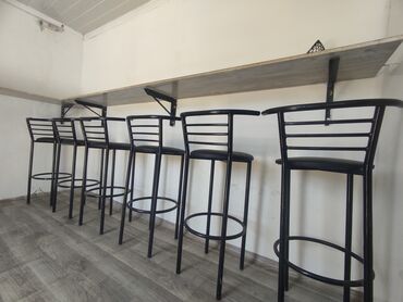 Башка кафе, ресторандар үчүн жабдуулар: Продаю барные стулья высота 80см 
в хорошем состоянии