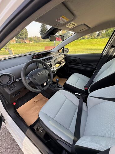 Toyota: Toyota Prius: 1.5 l | 2019 il Hetçbek — 10
