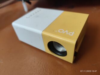 домашн кинотеатр: Продаю мини проектор полностью рабочий со всеми проводами очень