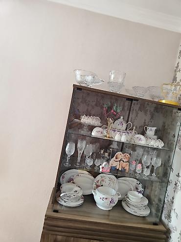 wfaner mebel: Servant Saloğlu.
180 sm hündürlük, 1 metr eni və 45 sm dərinlik — 2