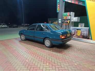 Volkswagen: Volkswagen Passat: 1993 г., 1.8 л, Механика, Газ, Седан