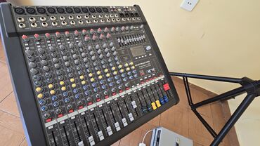 Sintezatorlar: Sintezator, Korg — 6