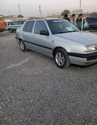 Volkswagen: Volkswagen Vento: 1994 г., 1.8 л, Механика, Бензин, Седан