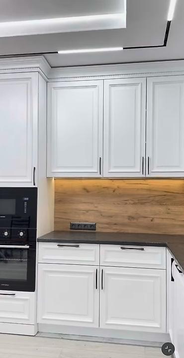 silver kitchen: Кухонный гарнитур в классическом стиле с современными акцентами - — 4