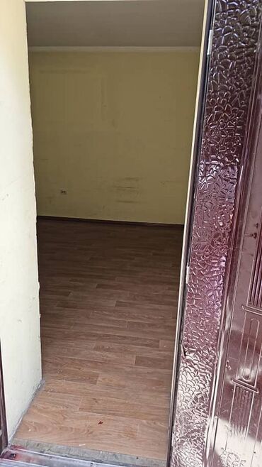 снять дом на длительный срок без посредников: 55 кв. м, 2 бөлмө, Унаа токтотуучу жай, Забор, тосулган