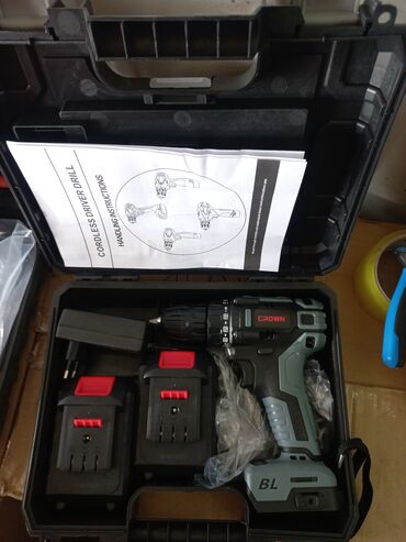 чемодан для инструментов: *Мойка шуруповерт Crown Комплектация 2 батарейки Зарядка Чемодан