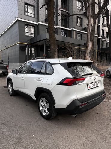 Toyota: Toyota RAV4: 2021 г., 2 л, Вариатор, Бензин, Кроссовер — 4