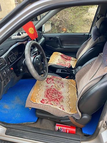 range rover 2002: Продаётся рамный внедорожник 5‑дверный, серебристый цвет, 4x4. Кузов — 5